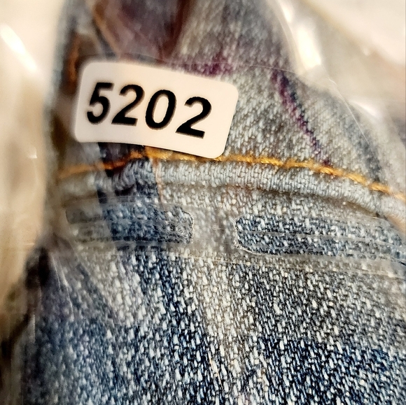 LEVI'S 515 Boot Cut Women's Washed Blue Jeans size 12 short - Picture 11 of 11